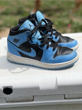 Jordan Kids High-Top Sneakers in Black and Light Blue